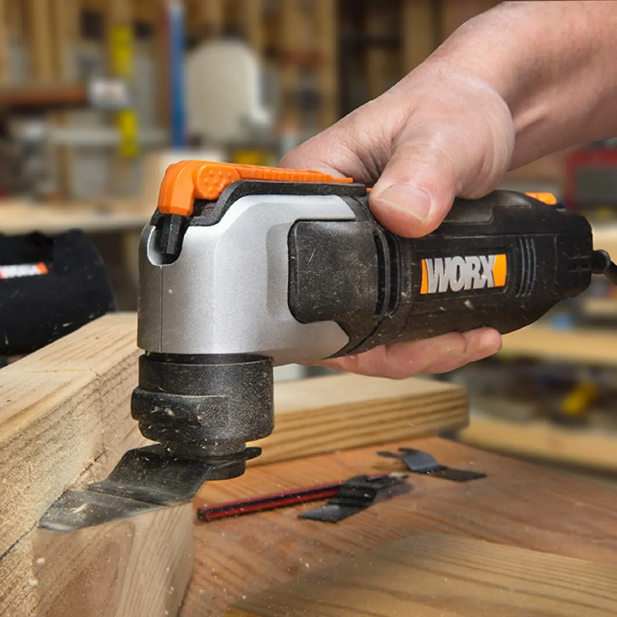 2.5 Amp Oscillating Multi-Tool with 70pc Accessory Kit 6