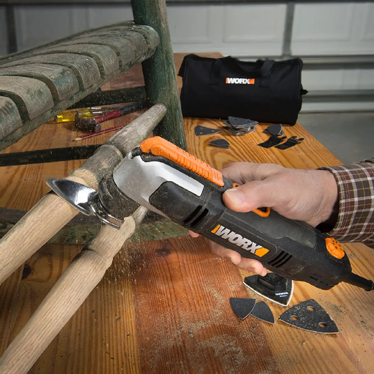 2.5 Amp Oscillating Multi-Tool with 70pc Accessory Kit 7