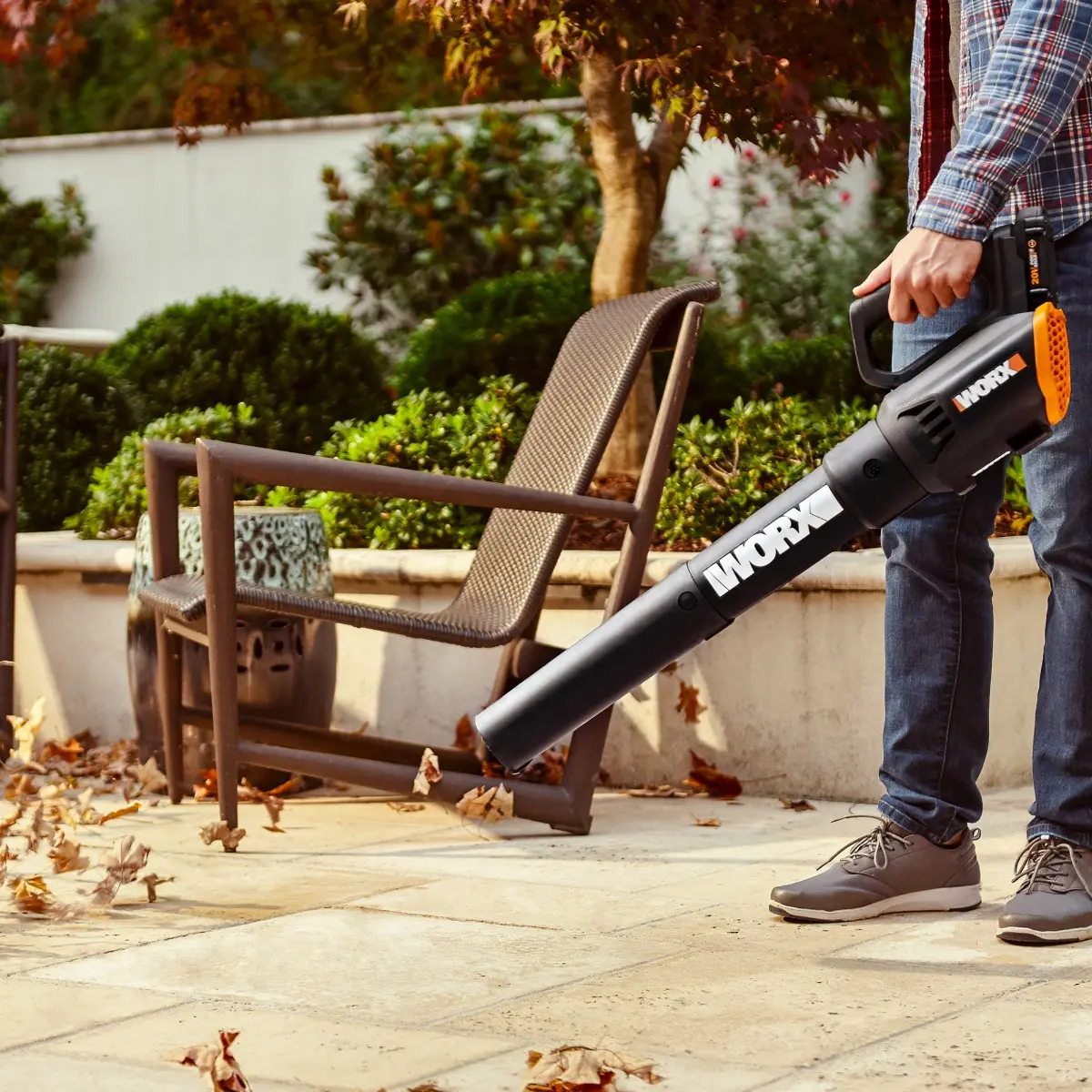 20V 10" Cordless Chainsaw and TURBINE Blower Combo Kit 3