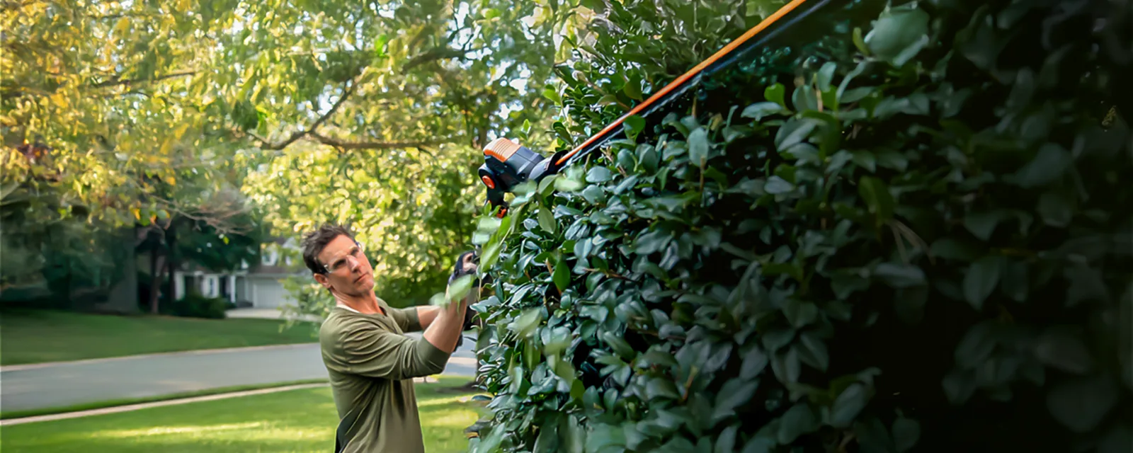 20V 20'' pole hedge trimmer - Tool Only feature 3