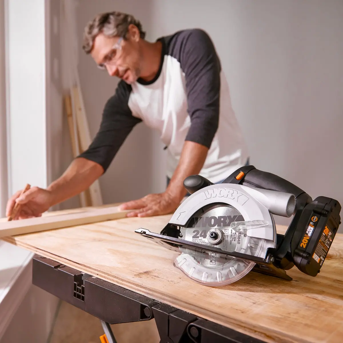 20V Power Share 5 - 1/2" Circular Saw 6