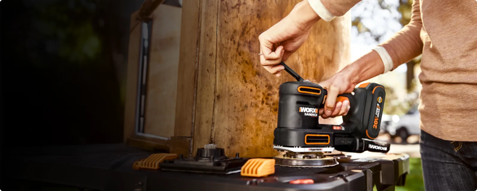 20V 10,000 orbits/minute multi-sander feature 3