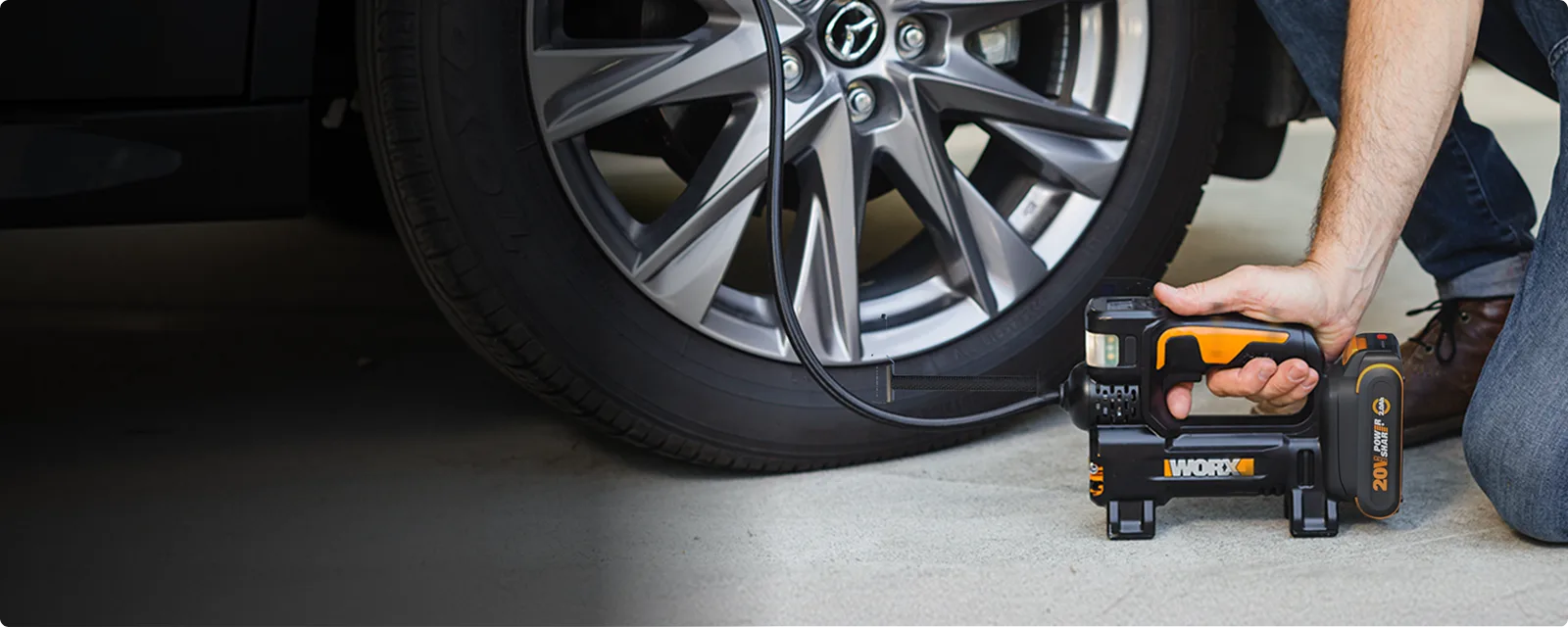 20V 150 PSI air pump / inflator feature 1