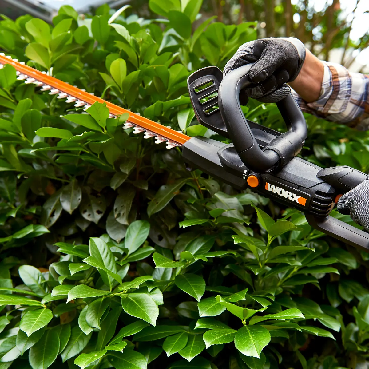4.5 Amp 24" hedge trimmer 2