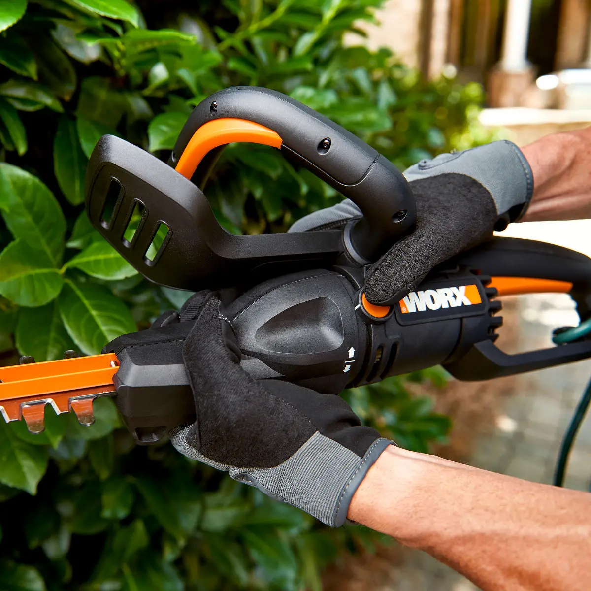 4.5 Amp 24" hedge trimmer 3