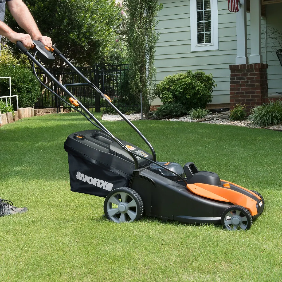 40V Power Share 4.0 Ah 17" Lawn Mower w/ Mulching (2x20V) (Discontinued) 8