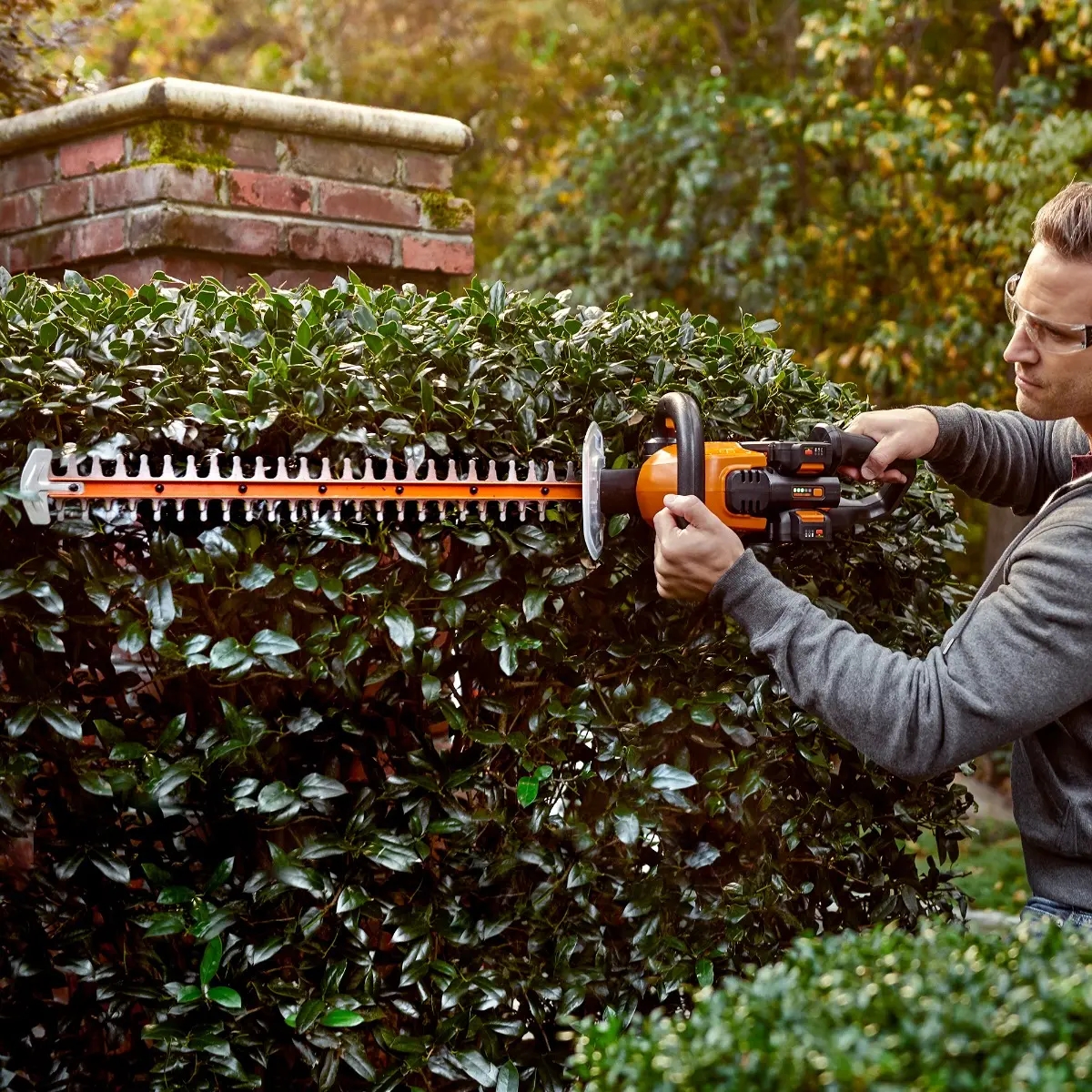 40V Power Share Cordless 24" Hedge Trimmer (2x20V) (Discontinued) 7