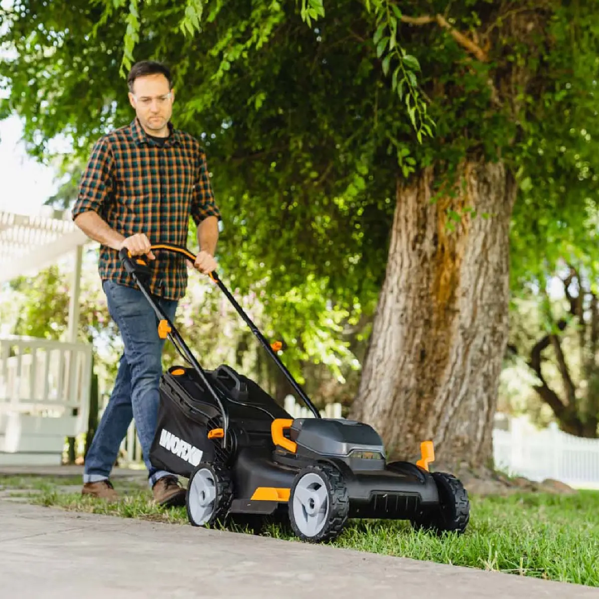 40V Power Share 4.0Ah 17" Cordless Lawn Mower 3