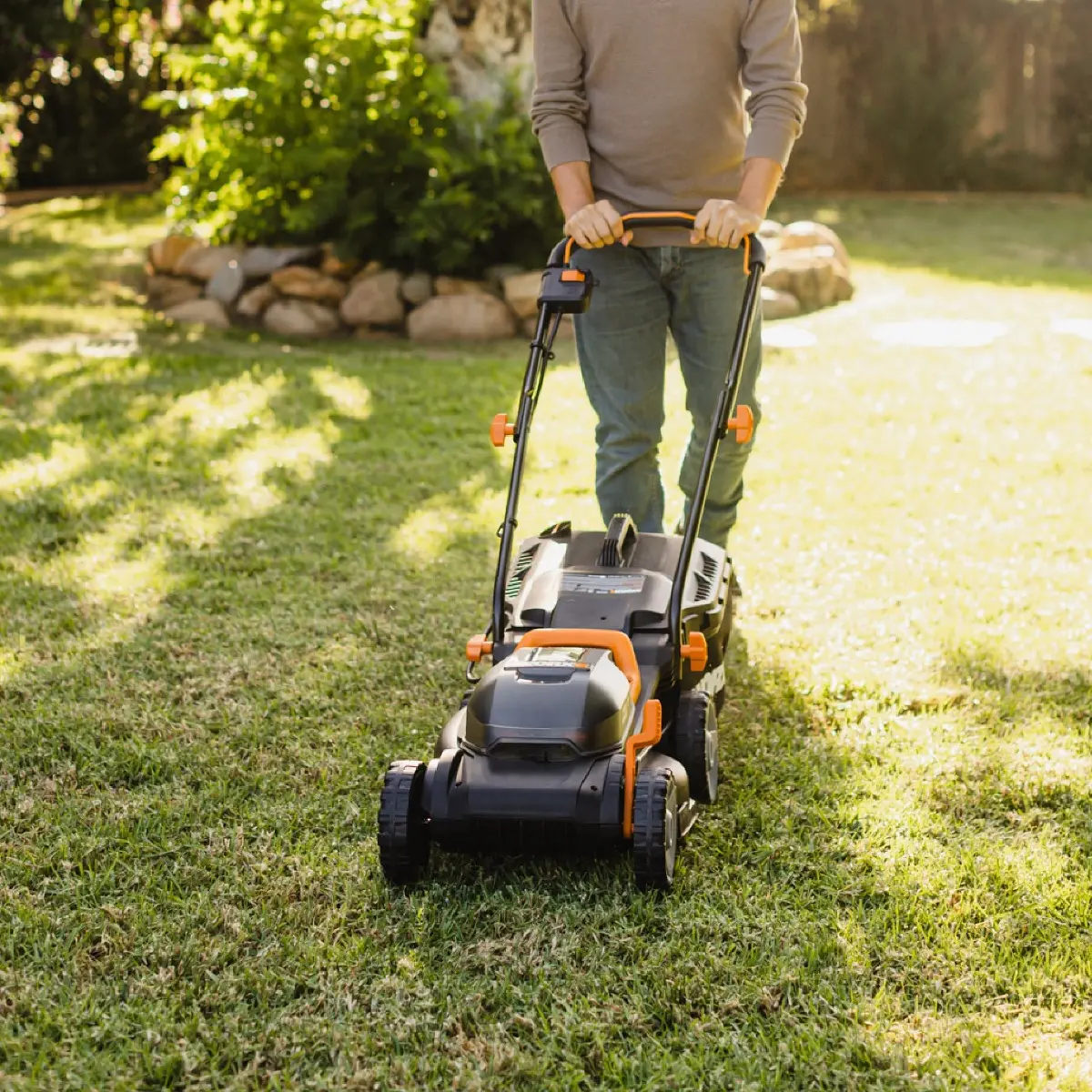 40V Power Share 4.0Ah 14" Cordless Lawn Mower 3