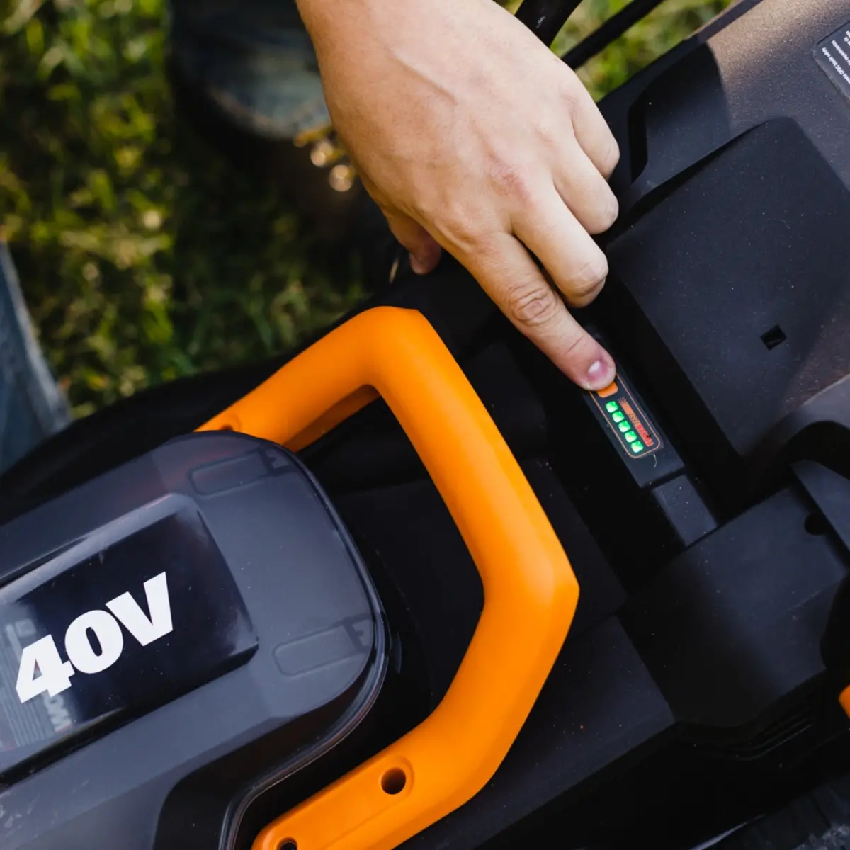 40V Power Share 4.0Ah 14" Cordless Lawn Mower 4