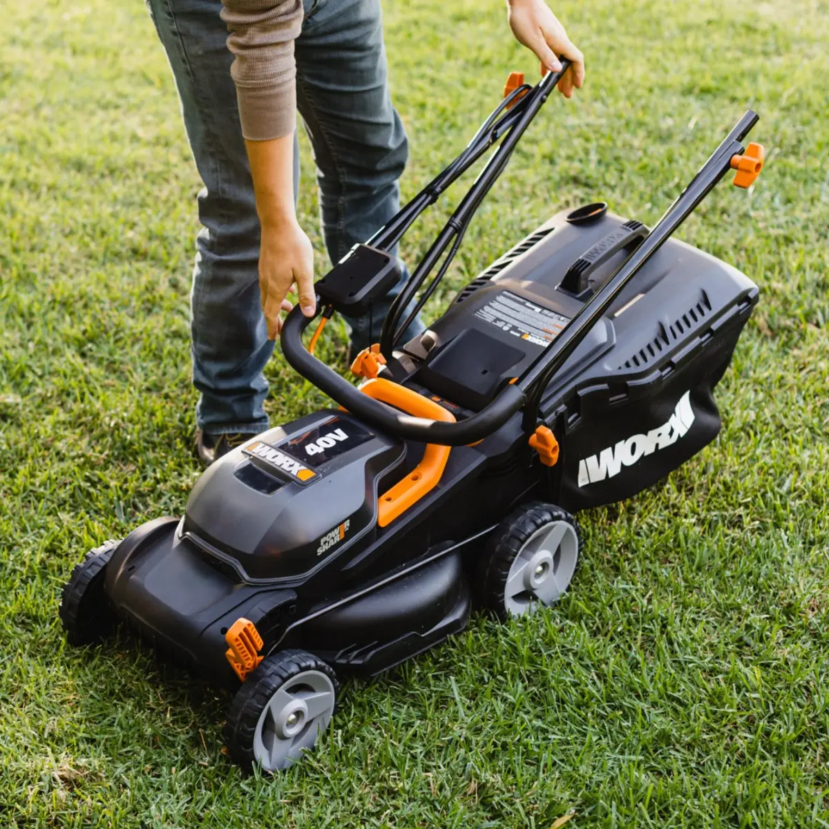 40V Power Share 4.0Ah 14" Cordless Lawn Mower 6