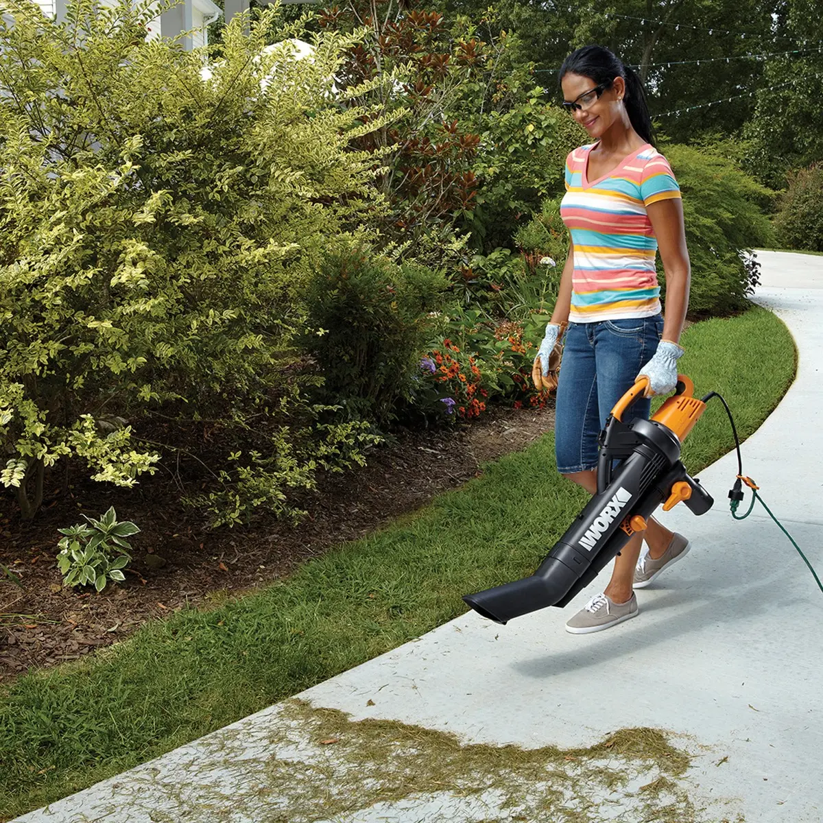 12 Amp 350 CFM 210 MPH leaf blower /mulcher / vacuum 2