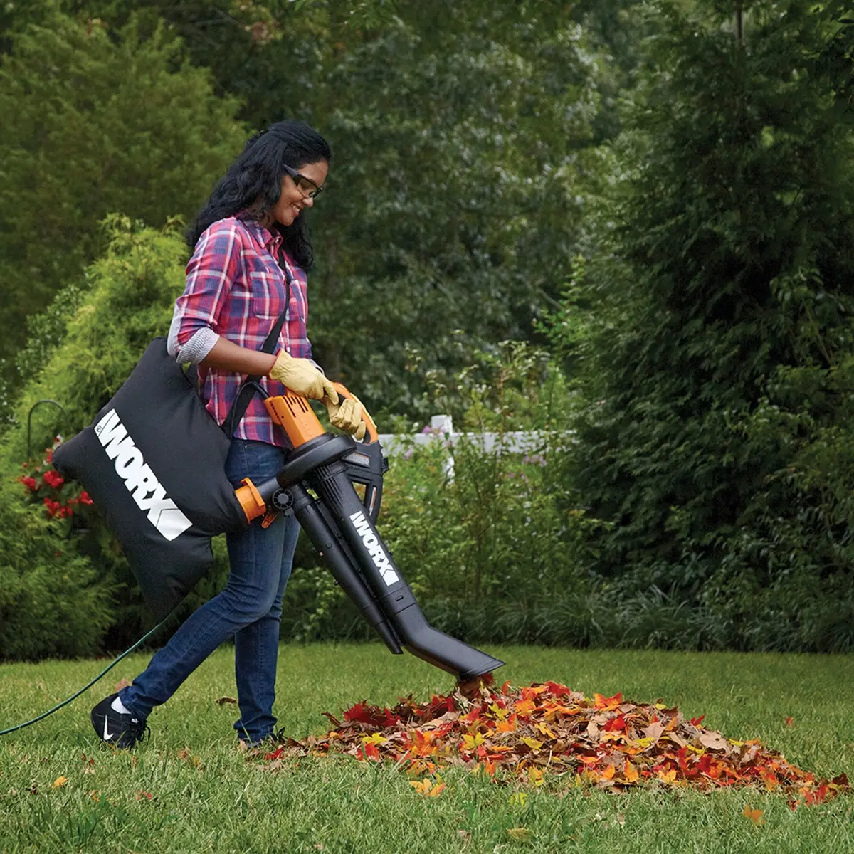 12 Amp 350 CFM 210 MPH leaf blower /mulcher / vacuum 3