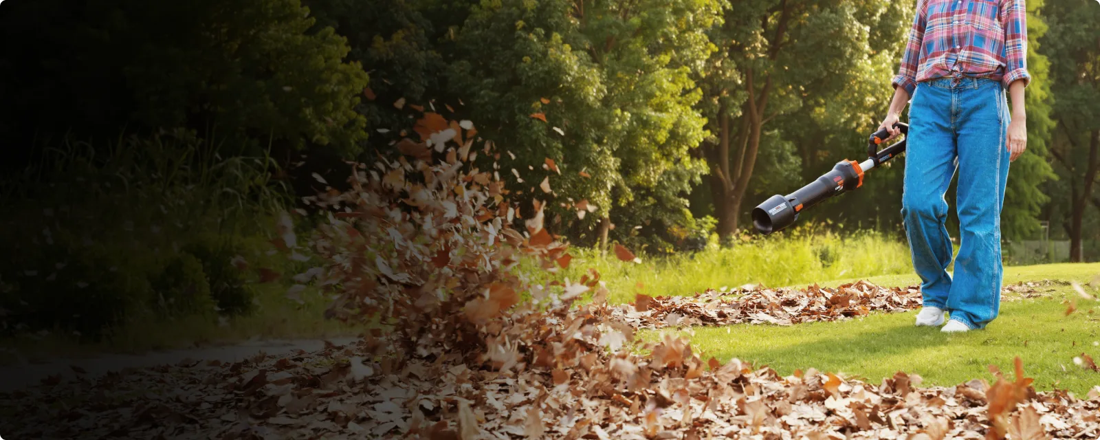 20V LeafJet 620 CFM 125 MPH brushless leaf blower - Tool Only feature 1