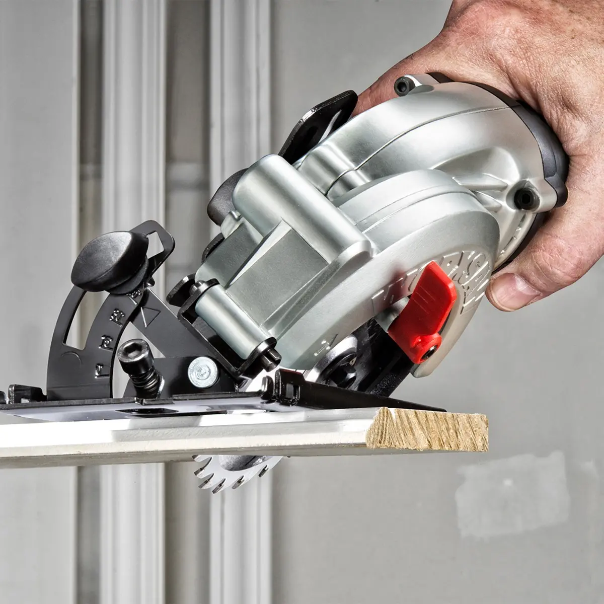 4-1/2" WORXSAW 4 Amp Compact Circular Saw 5