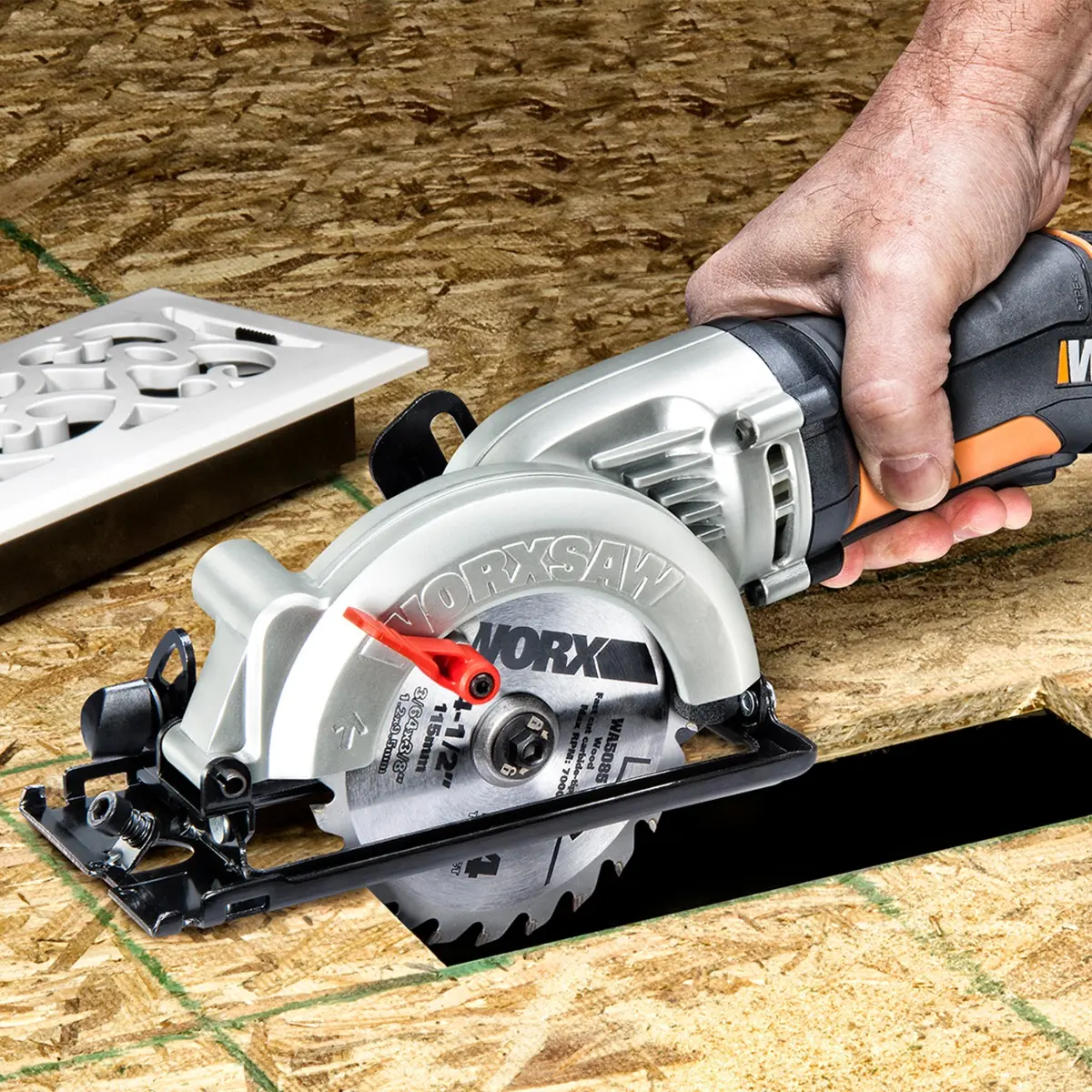 4-1/2" WORXSAW 4 Amp Compact Circular Saw 6